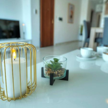 Seafront Beautifully Furnished 2 Bedrooms Gogzr-3 Gzira Exterior foto