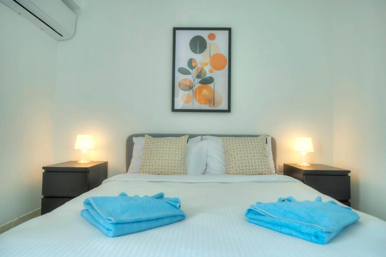 Seafront Beautifully Furnished 2 Bedrooms Gogzr-3 Gzira Exterior foto