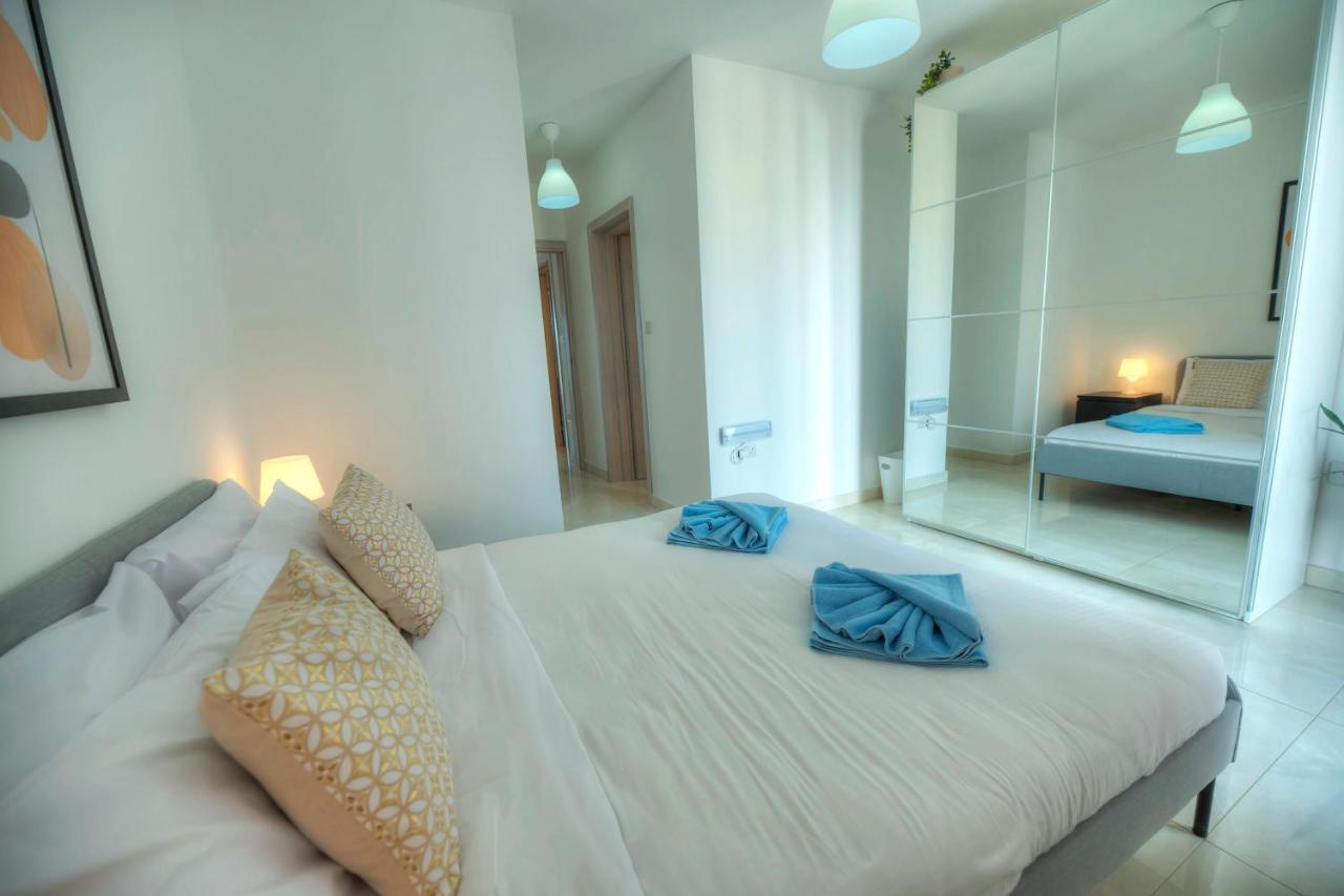 Seafront Beautifully Furnished 2 Bedrooms Gogzr-3 Gzira Exterior foto
