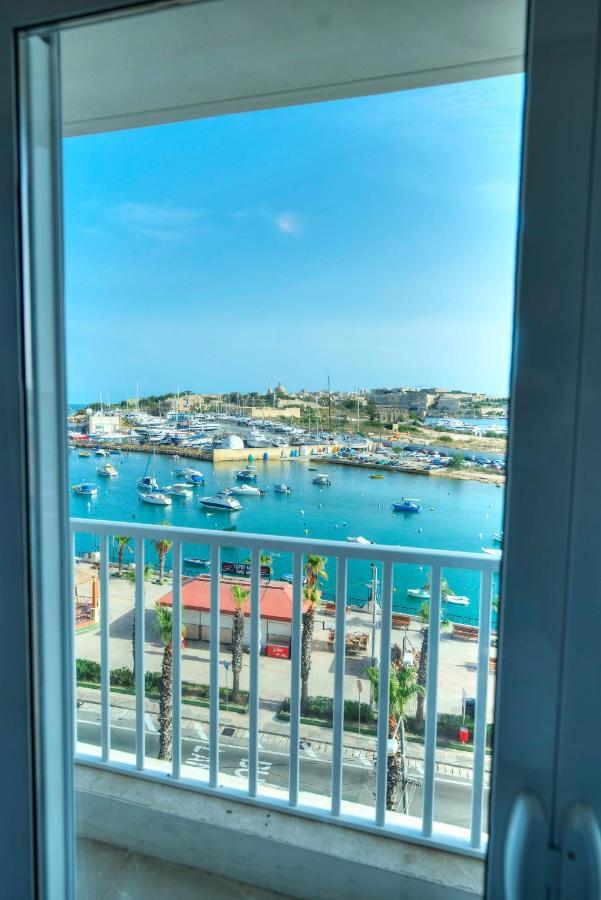 Seafront Beautifully Furnished 2 Bedrooms Gogzr-3 Gzira Exterior foto